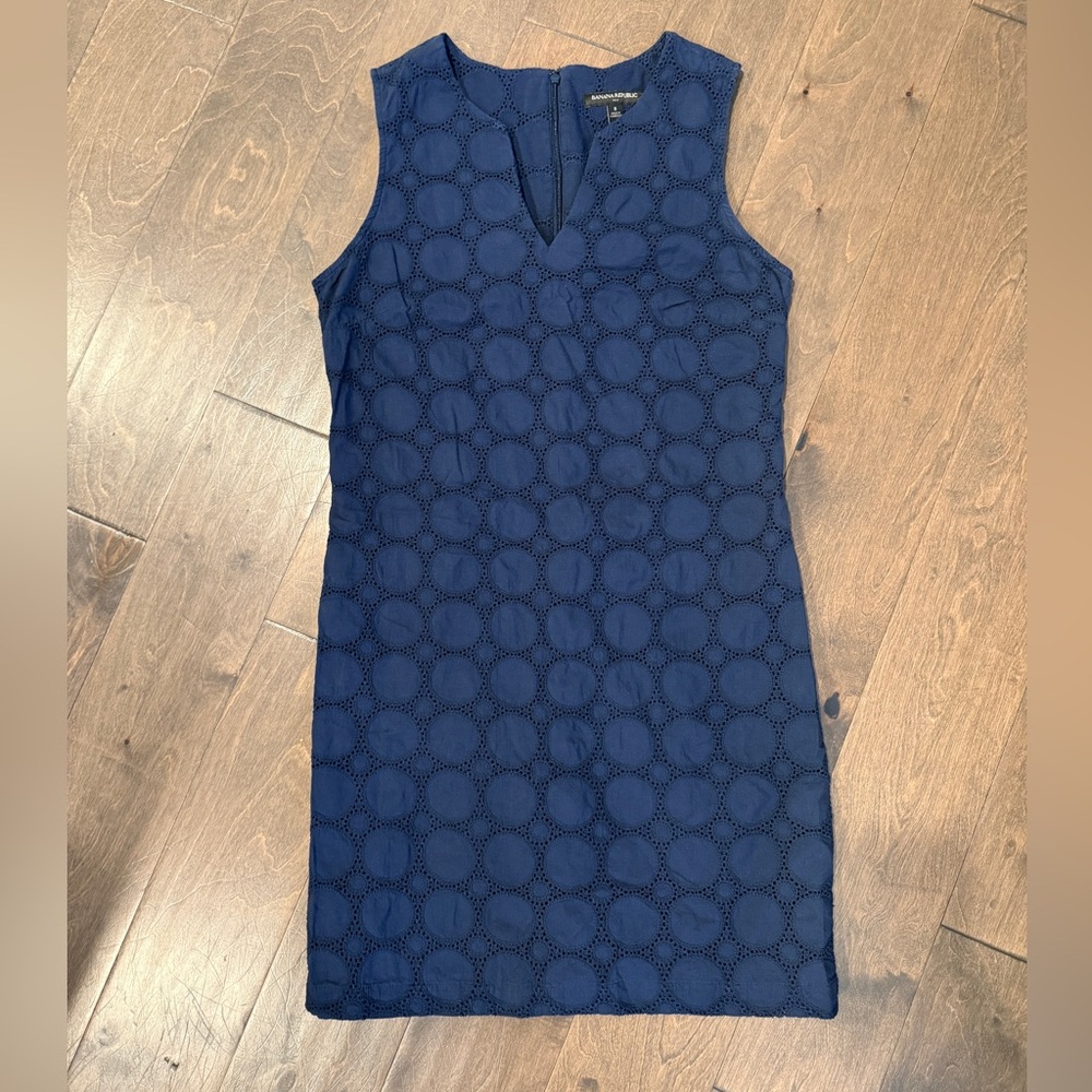 🫐Banana Republic Women’s Sleeveless Navy Dress With Embroidered Eyelets